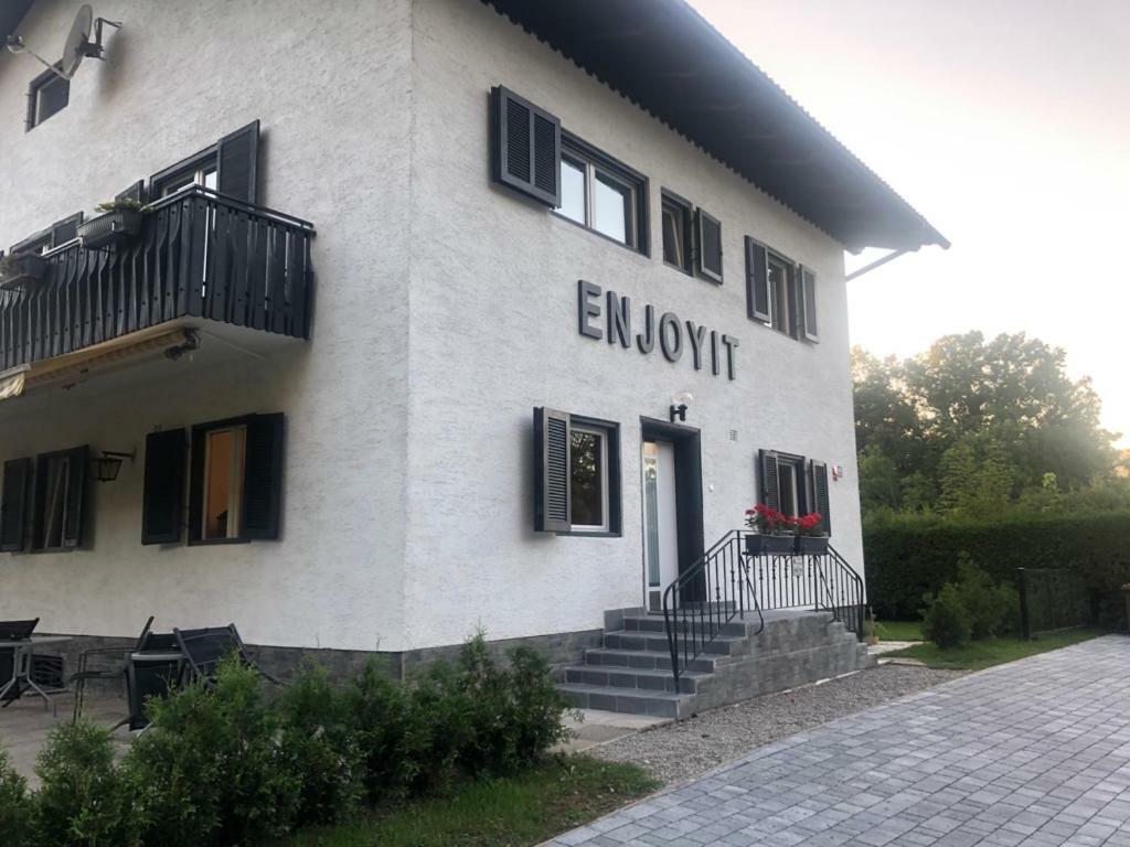 Отель Enjoyit Velden West Selpritsch Экстерьер фото
